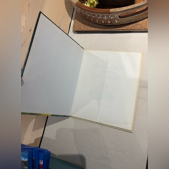 VINTAGE 1978- HOW MRS CLAUSE SAVES CHRISTMAS BOOK- By BILL TEMPLETON - Picture 2 of 5